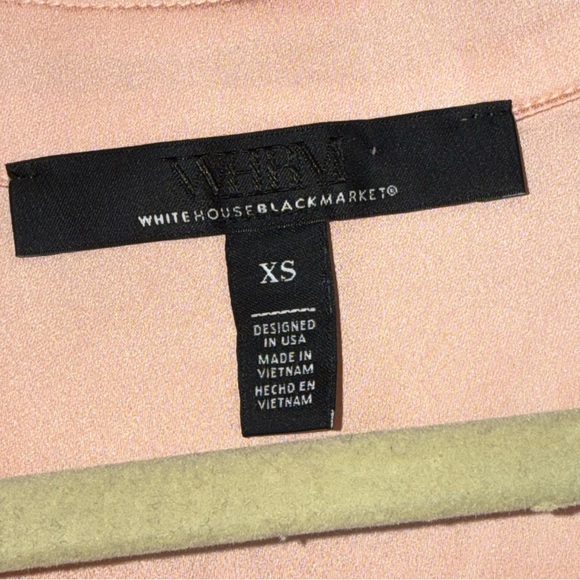 White House Black Market Peach Satin Y-Neck Ruched Shoulder Blouse XS EUC - Picture 3 of 3
